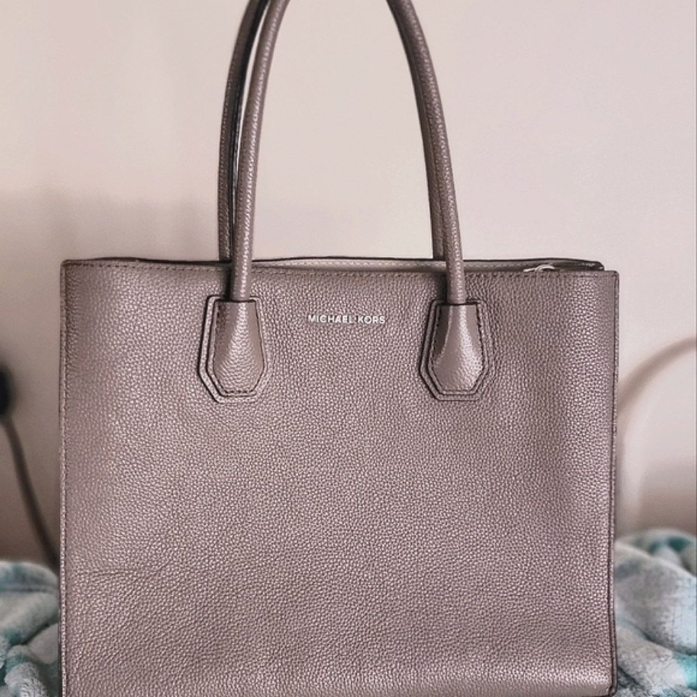 LIKE NEW * Authentic * Michael Kors * MERCER Pebbled Seffiano Leather * Tote Bag